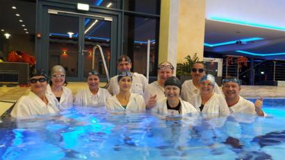 Bild: exb
Sie freuen sich über das Rettungsschwimmabzeichen in Silber: Christine Lottner, Agnes Lindner, Klaudia Meindl, Kerstin Rieger, Manfred Singer, Trainer Bernhard Fleischmann, Ines Morgenstern, Mario Maier, Gisela Maier, Peter Zirnstein (von links).