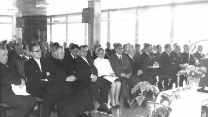 Bild: exb
Viele Ehrengäste kommen zur Eröffnungsfeier des AW-Heims am 2. März 1968.