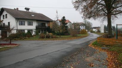 Bild: wro
Die Ortsdurchfahrtsstraße in Triebendorf muss dringend saniert werden.