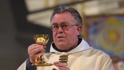 Bild: Hirsch
Pater Franziskus Ruppert ist am Samstag im Alter von 83 Jahren verstorben. Das Bild zeigt ihn bei einem Festgottesdienst im Jahr 2009, kurz bevor er den Kreuzberg verließ.