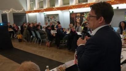 Bild: Ralph Gammanick [rg] (ralph.gammanick@oberpfalzmedien.de)
Jugendring-Präsident Matthias Fack schildert den Delegierten im Jugendzentrum die Gründe für den Rückzug von "Need NO Speed".