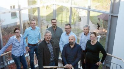 Bild: Gabi Schönberger
Das K 1 unter Leitung von Erstem Kriminalhauptkommissar Richard Hußenöder (nicht im Bild) bilden die Kommissare (von links) Petra Frauendorfer, Norbert Groß, Armin Bock, Wolfgang Achtert, Andreas Lamprecht, Matthias Härtl, Oskar Stark, Lydia Gschrey und Sonja Geiler (nicht im Bild).
