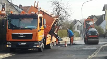 Bild: eraa
Durch Blitzeinschlag nimmt die städtische Wasserleitung im September 2017 einen größeren Schaden. Mit dessen Behebung ist der Bauhof und sein Partnerunternehmen einige Tage beschäftigt.