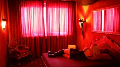 Bild: Oliver Berg/dpa
In Amberg beklagt eine Prostituierte finanziellen Schaden. Ein Freier lief mit dem vorher bezahlten Liebeslohn auf und davon (Symbolbild).