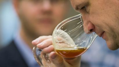 Bild: Daniel Karmann/dpa
Schmeckt das Bier? Am Mittwoch sind die besten Biere der Welt ausgezeichnet worden. Darunter auch Biere aus der Region.