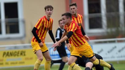 Bild: A. Schwarzmeier
SV Grafenwöhr - Inter Bergsteig Amberg 2:0 vom 4.11.2018

vorne Florian Träger