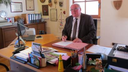 Bild: kö
Zum 30. April 2020 wird Bürgermeister Heinz Weigl seinen Schreibtisch im Rathaus räumen. Der 61-Jährige hat sich entschieden, kein drittes Mal mehr für das Bürgermeisteramt zu kandidieren.