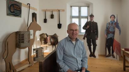 Bild: tr
Roland Weis ist einer der vielen Helfer, die die sehenswerte Ausstellung zum Ersten Weltkrieg initiert, organisiert und aufgebaut haben.