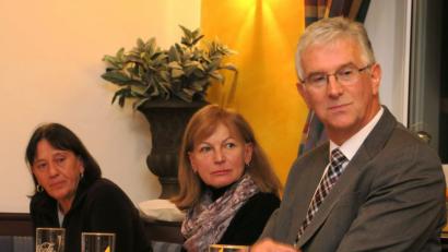 Bild: Hirsch
Die SPD-Basis, hier mit Günther Pronath, Sonja Grünheit und Silvia Vetter (von rechts), erwartet einen Neuanfang der Partei.