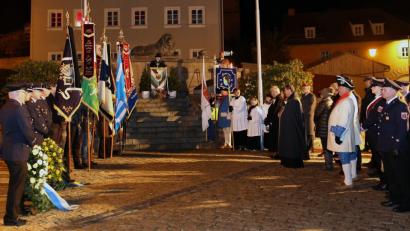 Bild: mef
Feierliches Gedenken zum Volkstrauertag. Nach den Ansprachen feuert die Landwehr einen Ehrensalut ab.