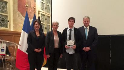 Bild: exb
Bei der Zeremonie im Invalidendom: die Präsidentin der Partnerorganisation ONACVG, Rose-Marie Antoine, die Staatssekretärin des französischen Verteidigungsministeriums, Geneviève Darrieussecq, der deutsch-französischer Sonderpreisträger Léo Maléon und Richard Reisinger, 2. Vorsitzender des Volksbundes Deutscher Kriegsgräberfürsorge (von links).