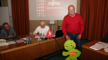 Bild: wro
Franz Dürrschmidt warb für die Anschaffung der grünen Männchen. Bürgermeister Toni Dutz (links) unterstützte den Antrag, den Geschäftsleiter Thomas Weiß (2. von rechts) sogleich zu Protokoll brachte.