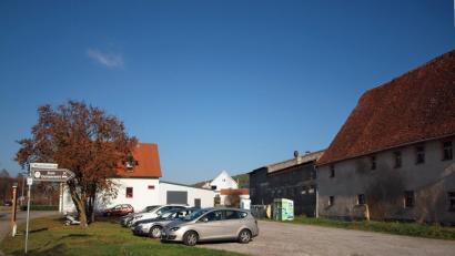 Bild: sön
Der Dorfplatz neben dem Feuerwehrhaus in Vilshofen heute.