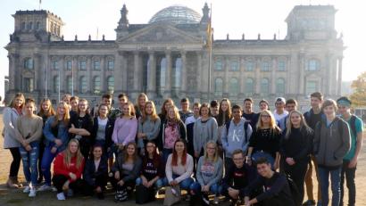 Bild: exb
Auch dem Bundestag statten die Abschlussklassen einen Besuch ab.
