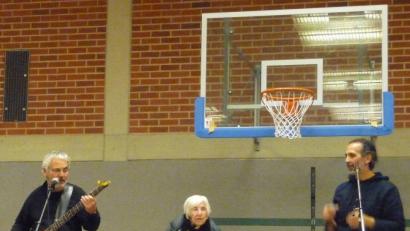 Bild: mst
Sie bilden die Microphone Mafia: Joram Bejanaro (links), Esther Bejanaro und Kutlu Yurtseven (rechts).