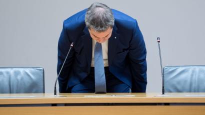 Bild: Sven Hoppe/dpa
Markus Söder (CSU) kommt im Landtag zu einer Pressekonferenz.