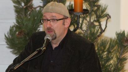 Bild: Hirsch
Musikpoet Hubert Treml tritt bei der Arbeiterwohlfahrt Fronberg auf.