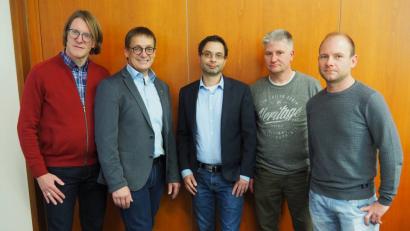 Bild: Bühner
Engelbert Schicker, Innungsobermeister der Maler & Lackiererinnung (Zweiter von links), begrüßte bei der Herbstversammlung seiner Innung den Betriebsberater Swen Beuker (Dritter von links). Mit dabei (von links) der stellvertretende Obermeister Karl Siller sowie die Vorstandsmitglieder Ralf Kuschik undThomas Völkl