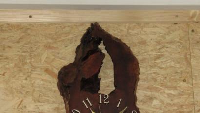 Bild: ubb
Die alte Uhr von Schreiner Knott aus Amerika zurück in Tirschenreuth.