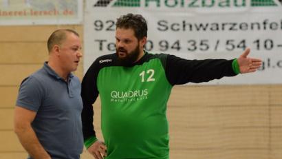 Bild: ham
Es gab Diskussionsbedarf zwischen HSG-Trainer Christian Zachmann (links) und seinem abermals überzeugenden Torhüter Martin Strejc.