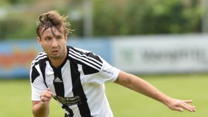 Bild: A. Schwarzmeier
Norbert Ferstl hat sich dem SV Etzenricht angeschlossen. Der 29-Jährige soll die Abwehr organisieren, da Konstantin Graßl nach der Winterpause nicht mehr zur Verfügung steht.