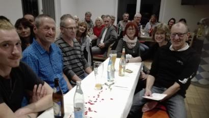 Bild: M. Groha
Der Lauftreff Poppenricht mit Spartenleiter Peter Dirschedl (rechts) zieht am Jahresende Bilanz.