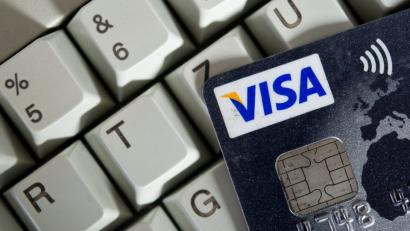 Bild: Ole Spata/dpa
Vorsicht, wenn sich zu den digitalen Liebesschwüren die Kreditkarte gesellt. Zwei Frauen aus dem Raum Amberg sind jetzt Opfer von vermeintlichen Internet-Liebschaften geworden.