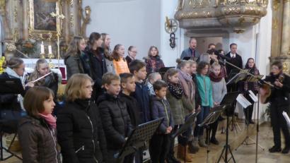 Bild: fsb
„Regenbogen“-Chor und „CantArt“ eröffnen das Benefizkonzert.