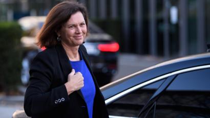 Bild: Sven Hoppe/dpa
Ilse Aigner ist mit der Vergabe der Ausschussposten im Landtag nicht einverstanden