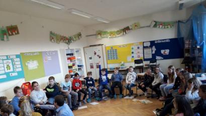 Bild: gz
Die Viertklässler haben sich auf den Besuch der BR-Reporter Sophia Ruhstorfer und Tobias Dörges bestens vorbereitet.