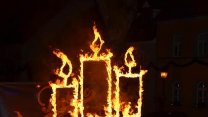Bild: dob
Am Donnerstag veranstaltet der MWV wieder den Aktionstag "Vohenstrauß im Kerzenschein". Ab Einbruch der Dunkelheit wird die Stadt wieder mit Hunderten Lichtern beleuchtet. Vorausgesetzt das Wetter spielt mit.