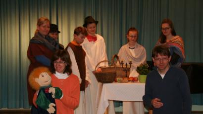 Bild: fpoz
Mit einem Theaterstück über das Zehntfest im Tempel aus dem Alten Testament werden die teilnehmenden Mädchen und Jungen des ökumenischen Kinderbibeltages auf das Tagesthema „Teilen“ eingestimmt.