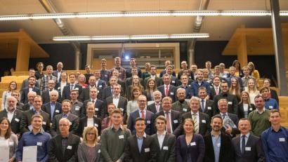 Bild: Gruber/OTH Amberg-Weiden
Für das Deutschlandstipendium-Förderjahr 2018/2019 werden 48 Stipendiatinnen und Stipendiaten von Unternehmen, Stiftungen und Vereinen, darunter die beiden Fördervereine der OTH Amberg-Weiden, unterstützt.