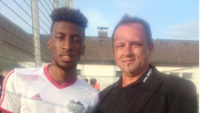 Bild: exb
Beim Traumspiel 2017 in Coburg hatte Fanclub-Vorsitzender Marcus Fritsch die Möglichkeit, einige Worte mit dem FC-Bayern-Profi zu wechseln.
 	Bild: exb
