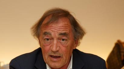 Bild: Hösamer
SPD-Fraktionschef Franz Schindler monierte, dass die Wertermittlung für die Grundstücke in Haselbach möglicherweise nicht rechtens sei. Die Verwaltung solle eine Auskunft bei der Rechtsaufsicht am Landratsamt einholen.