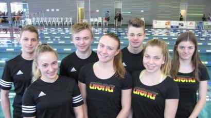 Bild: rbg
Siedben Sportler des Tirschenreuther Schwimm-Clubs haben sich in diesem Jahr für die bayerischen Kurzbahnmeisterschaften qualifizieren können. Von links: Patrick Walter, Daria Codlova, Fynn Legat, Viktoria Bogner, Kilian Züllich, Lena Rath und Kathrin Bachmeier