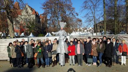 Bild: Dotzauer
„Winterträume“ erleben die VHS-Ausflügler im Faber-Castell’schen Schloss in Stein bei Nürnberg. Geboten sind vielfältige Inspirationen, internationale Köstlichkeiten und sogar ein Musical.