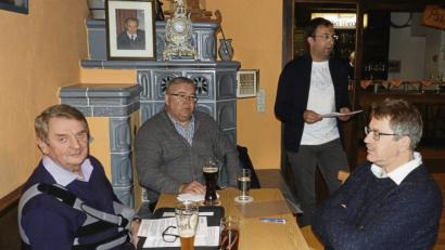 Bild: seb
Sie stellen sich in Kemnath den Fragen der Zuhörer (von links): Stadtrat Sepp Werner (CWU), Bürgermeister Josef Reindl sowie die Stadträte Manfred Birner (CWU) und Gerald Dagner (SPD).