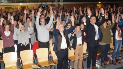 Bild: weu
Das Publikum in der vollbesetzten Turnhalle war vom engagierten Vortrag des Lern- und Gedächtnistrainers Markus Hofmann begeistert. Der Rotary-Club Oberpfälzer Wald und das Ortenburg-Gymnasium hatten den Auftritt gemeinsam koordiniert und veranstaltet.