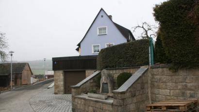 Bild: wro
Als erhaltenswert bezeichnete Bürgermeister Wolfgang Braun das Denkmal an der Ecke Carl-Ulrich-Straße/Josef-Seitz-Straße.