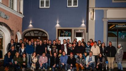 Bild: brü
Wir sagen Danke! Alle Organisatoren, Helfer und Bands des Wir sind Amberg Konzerts freuen sich, mit ihrem Erfolg die gemeinnützigen Einrichtungen in ihrer Stadt Amberg unterstützen zu können.