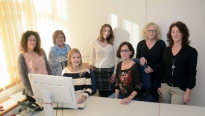Bild: ca
Der Schreibdienst aller Kommissariate, versammelt im Vernehmungszimmer: (von links) Beate Ertl, Maria Färber, Christina Gruber, Sandra Gürtler, Birgit Eckstein, Barbara Flor und Marion Klug.