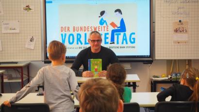 Bild: jpl
Mit dem Buch "Der ganze Franz" begeistert Hubert Kraus seine Zuhörer.