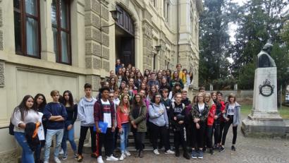 Bild: exb
Rund 30 Schüler des Stiftland-Gymnasiums Tirschenreuth, der Wirtschaftsschule Weiden und des Gymnasiums Neustadt haben in Italien neue Freundschaften geschlossen.