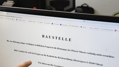 Bild: Petra Hartl
Probleme mit Datenschutzbestimmungen führen nach Auskunft von Pfarradministrator Walter Hellauer zu einer derzeit nicht nutzbaren Homepage der Pfarrei Vilseck. Wer sie anklickt, wird stattdessen an die Katholische Kirchenstiftung verwiesen.