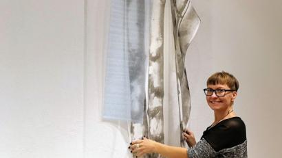 Bild: Verena Fitzgerald/exb
Ihren ersten Pop-up-Store hat Marion Stiegler vor vier Jahren in einem leerstehenden Haus gleich neben dem Nabburger Tor eröffnet. Jetzt ist sie vorübergehend in den verwaisten Jack-Wolfskin-Laden an der Ecke Bahnhofstraße/Hallplatz eingezogen.