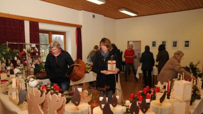 Bild: bey
Engel in allen Variationen sind beim Basar des Katholischen Frauenbunds sehr beliebt.