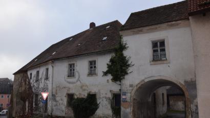 Bild: fla
Das Landestheater Oberpfalz will das Anwesen Schlossgraben 1 als Spielort nutzen.