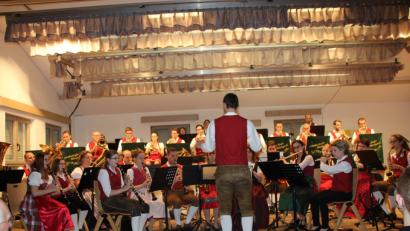 Bild: ads
Bei ihrem großen Herbstkonzert lassen die Musiker der Ehenbachtaler Blaskapelle um Dirigent Johannes Pilarski den Facettenreichtum der Blasmusik aufleuchten.