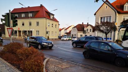 Bild: Thomas Dobler
So wie Teublitz (Bild) sind auch andere Orte im Städtsdreieck durch Verkehr belastet. Eine Umgehungsstraße in Richtung Autobahnanschluss soll das Problem lösen. Die Diskussion darüber dauert allerdings schon viele Jahre.